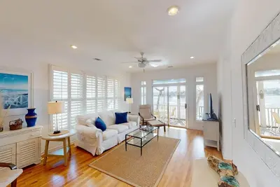 Lakeview Villa Oasis Spacious 3br 3ba Retreat