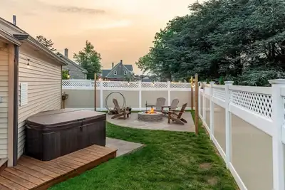 Image de Take your getaway at this magical oasis, central to \"everything\"