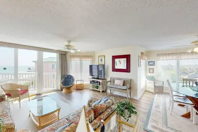 Beachfront Haven 2br Retreat Litchfield By the Sea