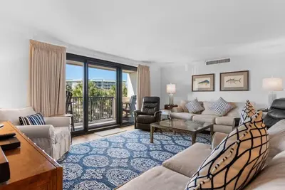 Coastal Charm 3br Condo with Resort Amenities