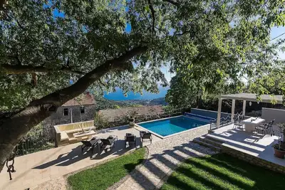 Image de Maison de vacances pour 4 personnes  + 1 enfant env. 90 qmà Zaostrog, Dalmatie (Centre de la Dalmatie)