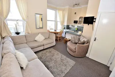 Image de Famille-Appartement-Salle de bain et douche-Large Bedroom First Floor