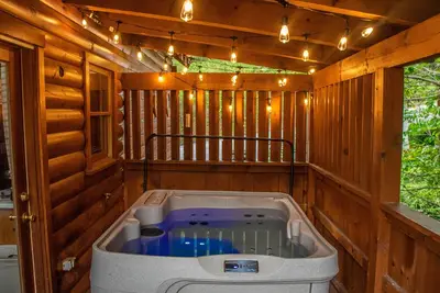 Image de Cozy and Clean Pigeon Forge Cabin with Open Mountain Views - Easy Access Roads!