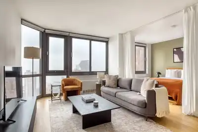 Image de Stunning Tribeca Studio w/ City views, Gym + Pool by Blueground