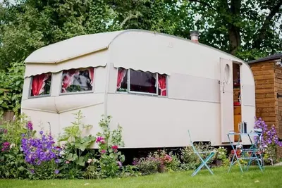 Image de Roulotte-Salle de bain partagée-Vue sur Jardin-Willow Vintage Caravan