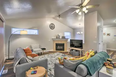 Image de Cozy Anchorage Townhome < Half Mile to Jewel Lake!