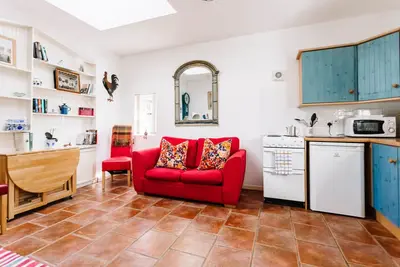 Image de Cottage-Peartree-Cottage-Salle de bain privée séparée-Vue sur la cour