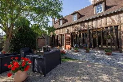 Image de Gîte de charme avec cour et jardin, proche château, cheminée, ping-pong, draps inclus