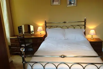 Image de Studio-Appartement-Salle de bain privée-Vue sur Jardin-GroundFloor-Self catering