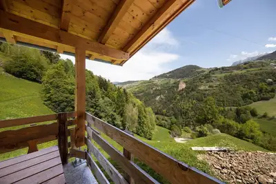 Image de Appartement \"Tschafon Oberparnaihof\" avec vue sur les montagnes, terrasse et Wi-Fi