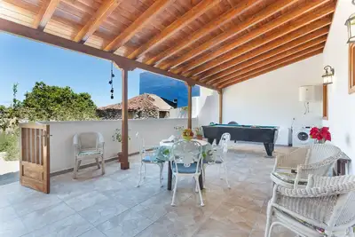 Image de Maison de vacances \"Las Casas del Bisa\" avec vue sur montagne et terrasse