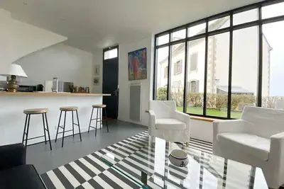 Image de L'atelier de Kerrac'h sur le port de Carantec avec accès direct à la plage