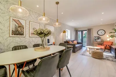Image de de Luxe-2 Bed-Salle de bain et douche-Appartement