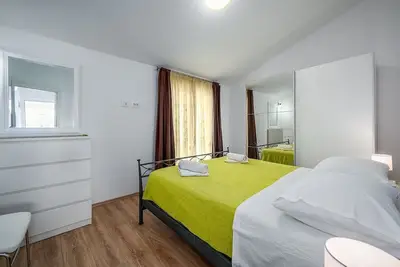Image de A 2 bedroom apartment near the beach and town center - Kraljević 2