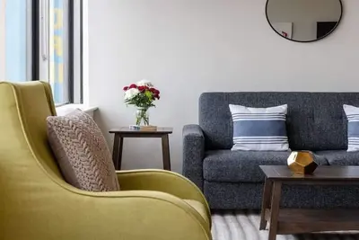 Image de 16th Fl Bold CozySuites with pool, gym #1