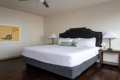 Image de 18th Fl Stylish CozySuites w/pool, gym #3