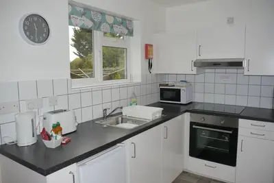Image de Apartment 4 Garden Access-Appartement-Salle de bain et douche-Vue sur Jardin