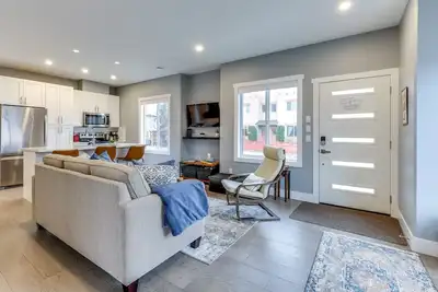 Image de Aspen Guest House - Beautiful half duplex close to lake