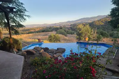 Image de Ranch House with Mountain View