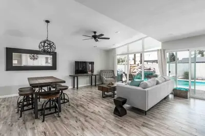 Image de This house is a 3 bedroom(s), 2 bathrooms, located in Scottsdale, Az.