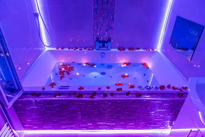 Studio-Appartement-Bain à remous