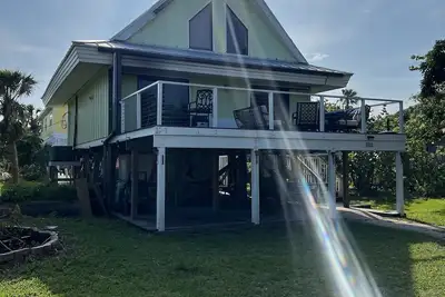 Image de 4 Bedroom / 2 Bathroom Beach House on Little Gasparilla Island