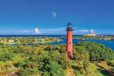 Image de Beautiful Jupiter 3/2. 5 + Loft Condo only steps from the beach on Carlin Park!