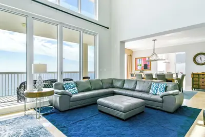 Image de Modern Penthouse w/ Private Hot Tub & Stunning Gulf Views in Central Destin! 🌴
