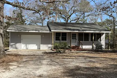 Image de Fo'c'sle is close to golf and ferry!