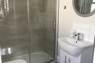 Image de Appartement-Salle de bain privée séparée-Vue sur Jardin