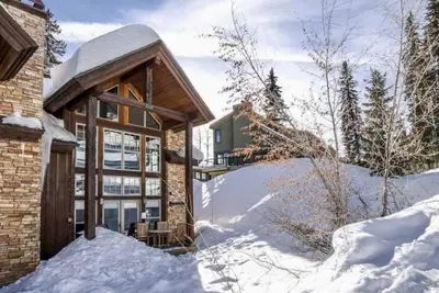 Image de Mid-Century Mountain Ski in\/Ski Out Luxury Chalet - Best Location