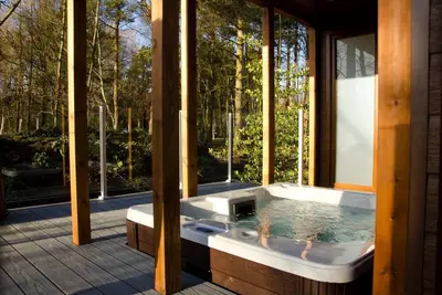 Image de Supérieure-Lodge-With Hot Tub-Douche