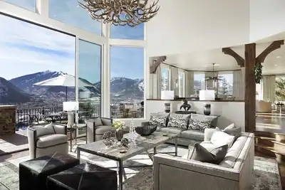 Image de Red Mountain Rise by Cuvee | Sanctuary with Mountain View, Hot Tub