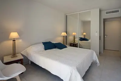 Image de Appartement complet climatisé, fibré, piscine et garage.