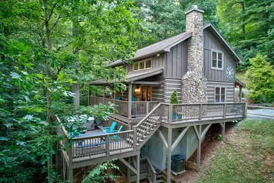 Image de Among the Trees - Valle Crucis Cabin with hot tub, Pool Table, Pond, Fire pit