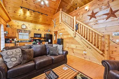 Image de Perfect Location! - Secluded hot tub - Relax - Fast WiFi - King bed master suite