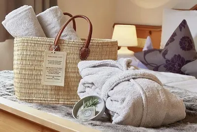 Image de Romantic Suite Honorary Price - B&B 7-13 nights - Gut Sonnberghof Naturhotel