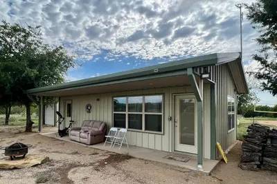 Image de Field House on Lake Godstone