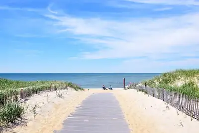 Image de Luxurious Estate by the Bay in Brewster: 164-B