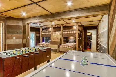 Image de Secluded Family Getaway | Game Room, Hot Tub