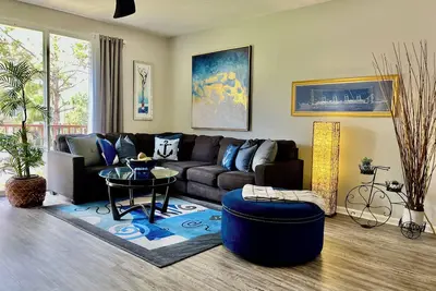 Image de Upscale Stay: Minutes from Parks, Convention Center and attractions.