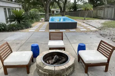 Image de Spacious Pool House with 24ft swim spa