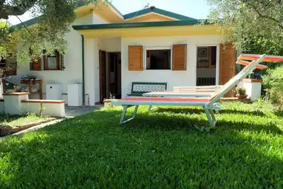 Image de House on the hill max privacy, large fenced garden, indoor parking space