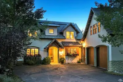 Image de 🎄⛄⛷🌞 New! Private Home! Views Galore! Pet-Friendly! 30+ Night Stays!