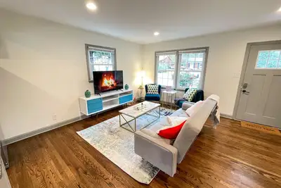 Image de Newly Renovated! Welcome Soccer/Football fans 10 mins to BoFA Stadium