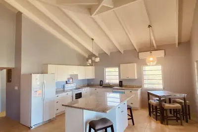 Image de New East End Villa with Stunning views- spacious, modern & Beautiful.