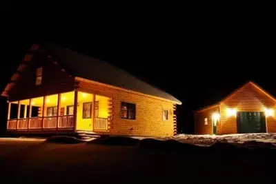 Image de Owl's Nest- Beautiful, spacious log home, sleeps up to 8, pet friendly
