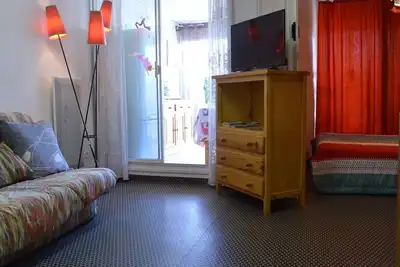 Image de Appartement cosy 2 pièces avec terrasse fermée, proche plage et commerces, parking privé inclus