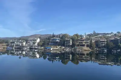 Image de Lake Tulloch right on the water with private dock!
