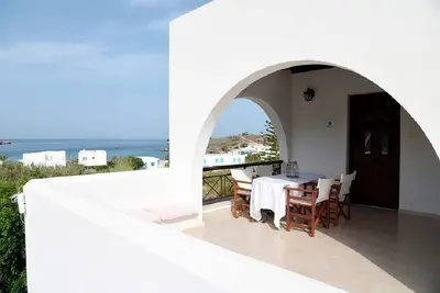 Image de Aimilio Loula - the perfect choice for relaxing holidays in Poseidonia, Syros